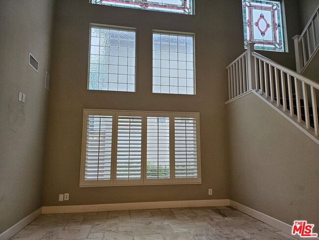 Building Photo - 1157 E Moreno Way