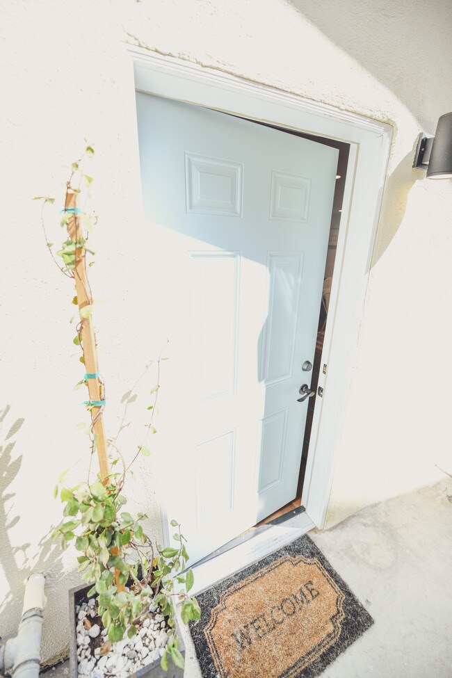 front door - 5534 Alcove Ave