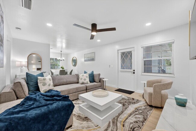 Building Photo - 800 Tropic Isle Dr