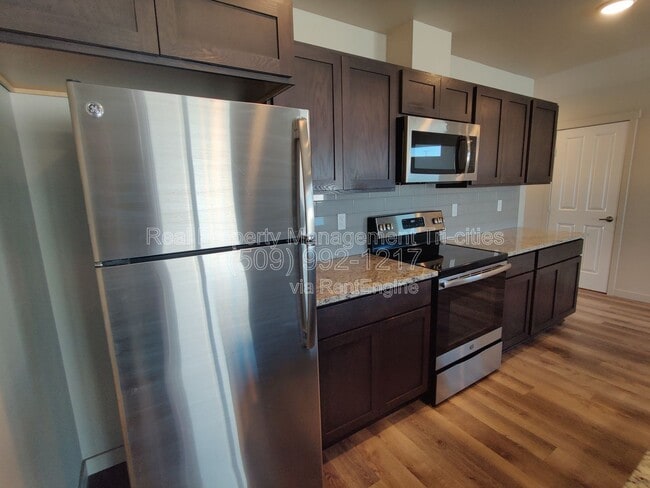 Building Photo - 5748 W Albany Pl
