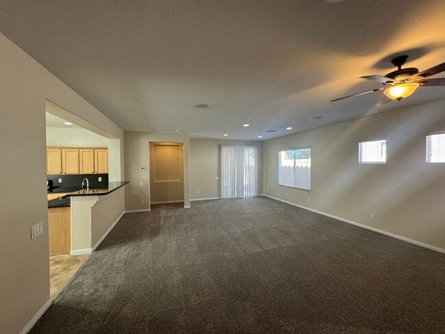 Building Photo - Spacious 3Bed/2Bath/2Car home nestled in the desirable Anthem Highlands Community