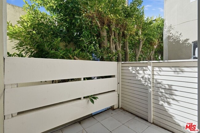 Building Photo - 612 Huntley Dr