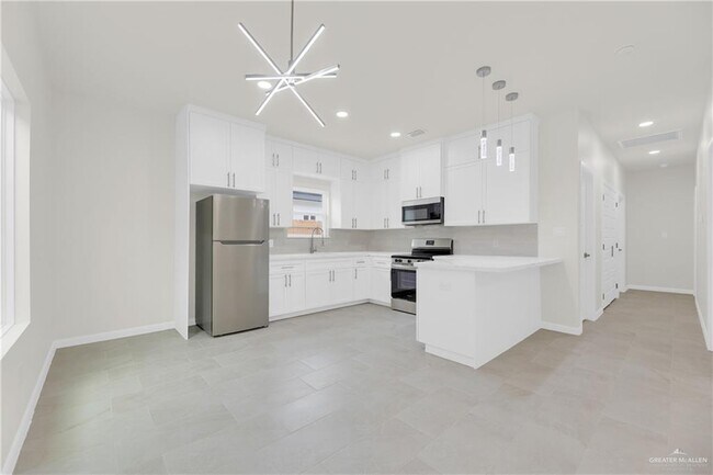 Building Photo - 18 E 24th St