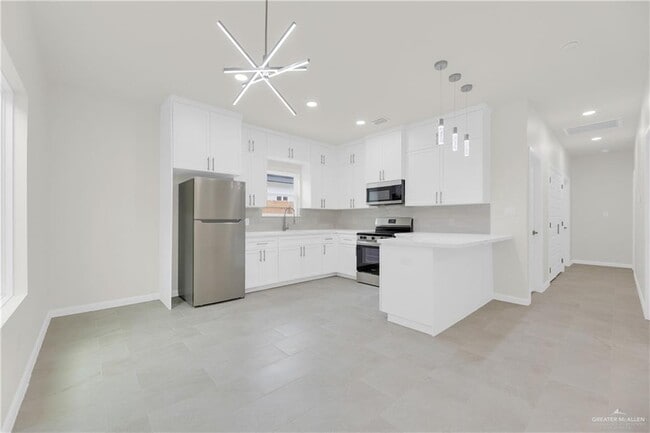 Building Photo - 19 E 24th St