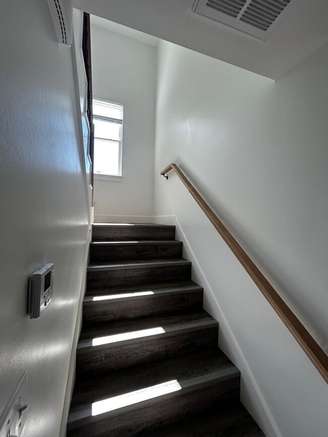 Building Photo - $150 AMAZON GIFT CARD WITH SIGNED LEASE!! - 3B/2B PRE-LEASING FOR AUG 10 MOVE-IN!!