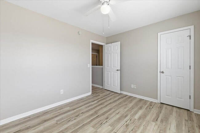 Building Photo - Beautiful 3BR Home in Lakeshore – Private Yard – Prime Port Wentworth Location