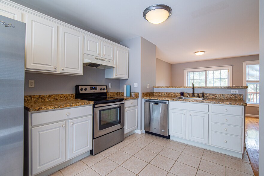 Building Photo - 157 Leeder Hill Dr
