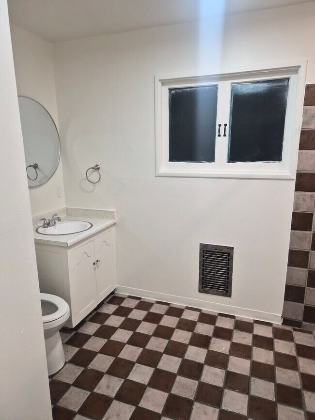 Building Photo - Spacious Tempe Home – Available 3/1/26!