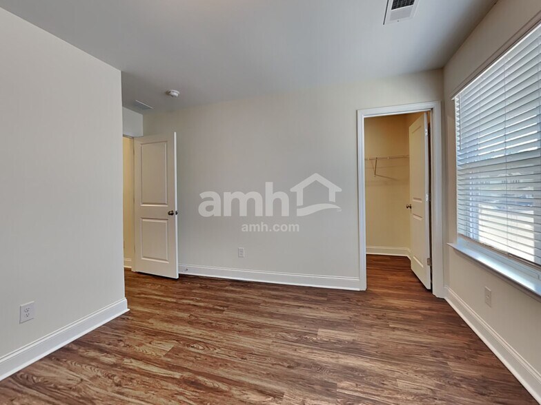 Building Photo - 1821 Produce Ln