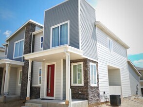 Building Photo - 3 Bedroom, 2.5 Bathroom with two car garage - Available 2/5/2025