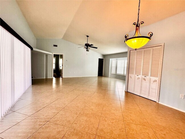 Building Photo - 3601 Garden Lakes Clenet