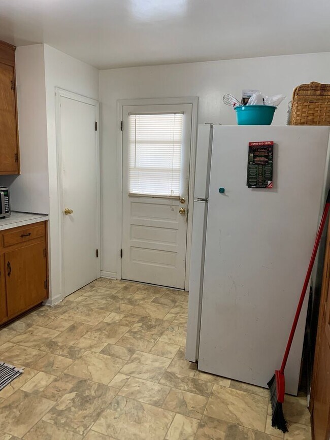 Building Photo - 2 Bed 1 Bath Blacksburg Home