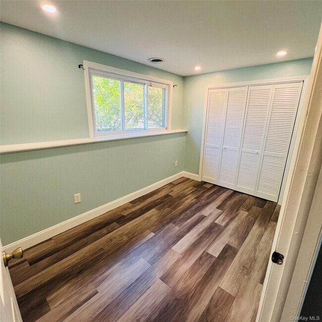 Building Photo - 40 Iris Cir