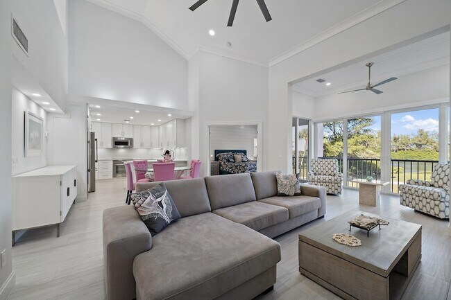 Building Photo - 3902 Fairway Dr S