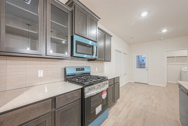 Building Photo - 8014 Fijian Cypress Dr