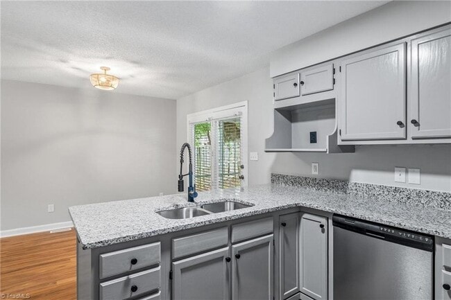 Building Photo - 1326 Cushing St