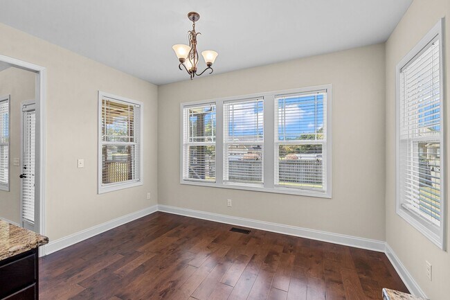 Building Photo - **Spacious 3bd/3ba in Raleigh**