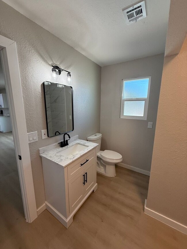 Building Photo - 5 Bedroom 3 Bathroom- Mill & Baseline