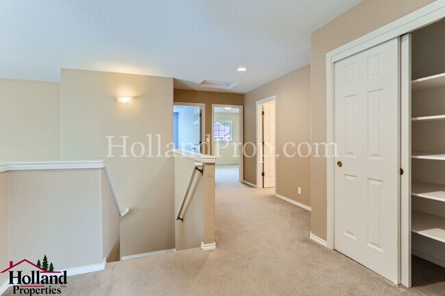 Building Photo - 1612 NE Parkside Dr
