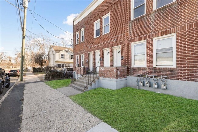 Building Photo - 45-51-51 Cowles St