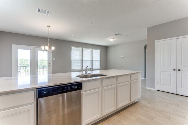 Building Photo - 1100 Desaix Dr