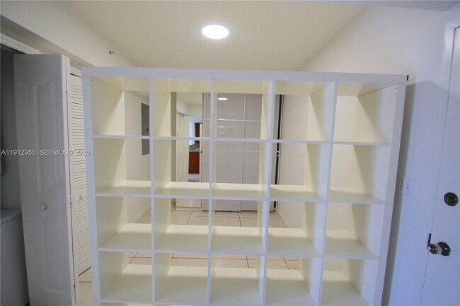 Building Photo - 218 NW 12th Ave