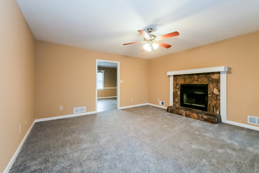 Building Photo - 240 Brookclear Ln