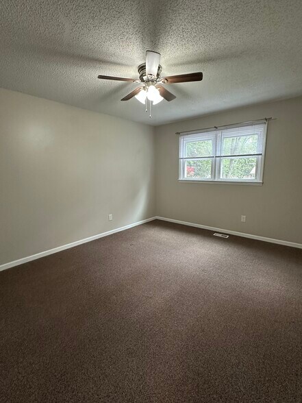 Building Photo - 78B Dries Dr