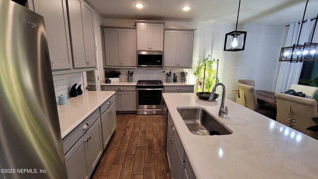 Building Photo - 693 Chandler Dr