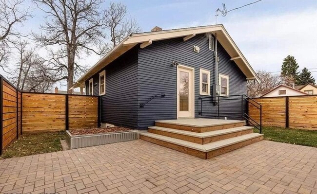 Building Photo - House with Fenced Yard * Walking Distance to MSU Campus and Downtown Bozeamn