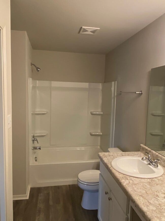 Building Photo - Preleasing Now! Four Bedroom | Two Bathroom Home in Fairview Haven