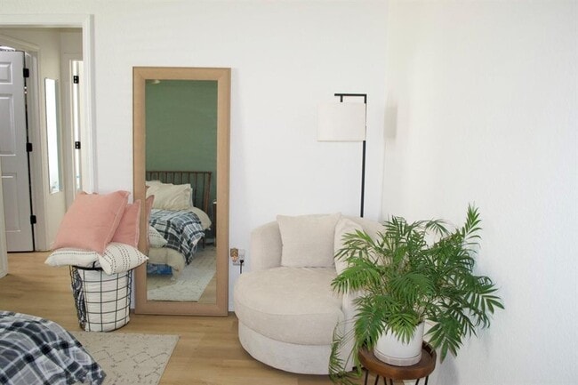 Building Photo - 2503 SW 10th St