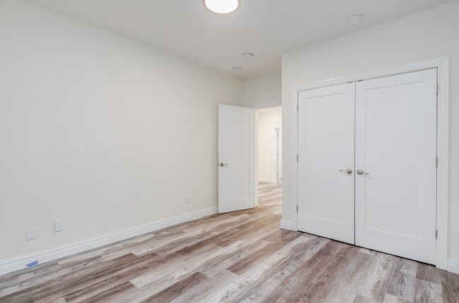 Building Photo - 232 Pearsall Ave
