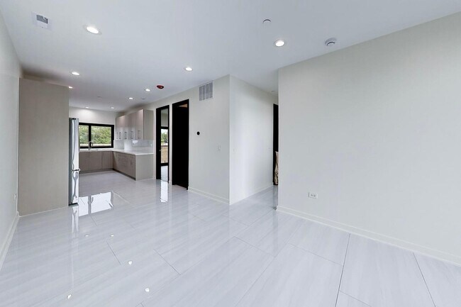Building Photo - 6344 Hennings Ct