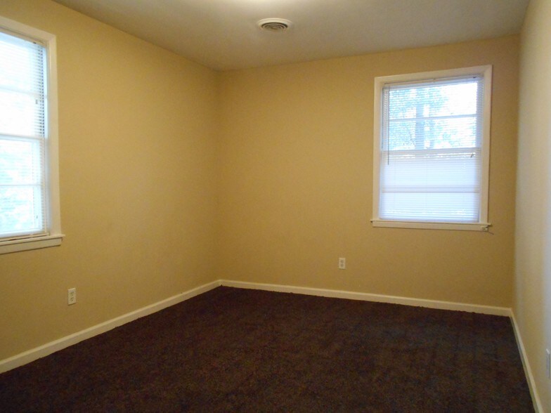 Building Photo - 1728 E Avalon Cir