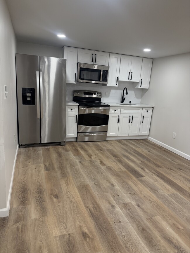 Building Photo - 258 Claywood Dr