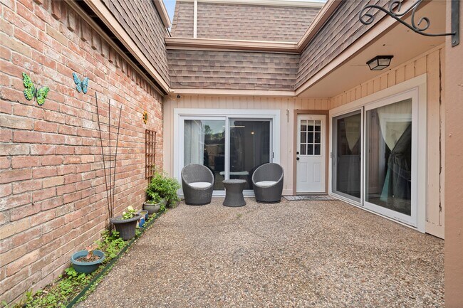 Building Photo - 2938 Camelot Ln