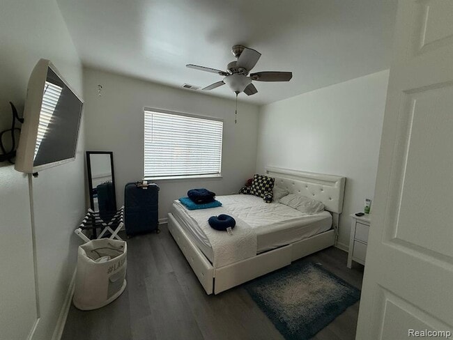 Building Photo - 3635 Reeves Dr