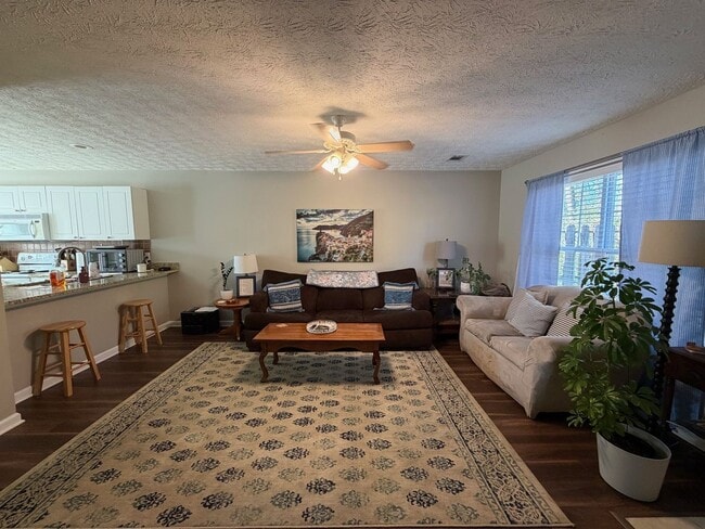 Building Photo - Donahue Crossing Golf View #2812