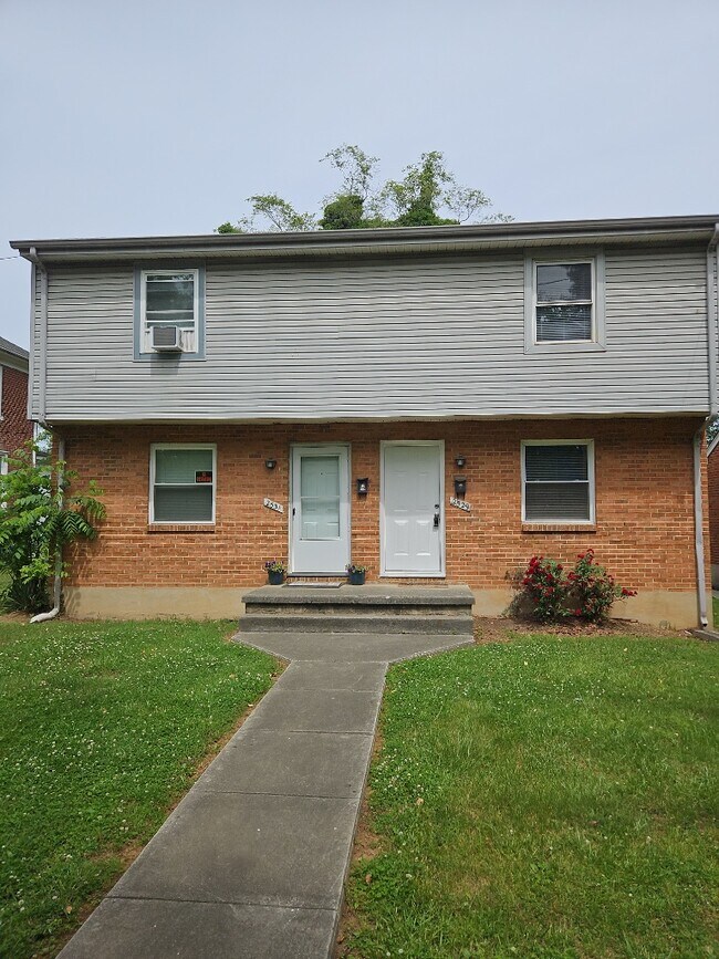 Primary Photo - 2529 Sanford Ave SW