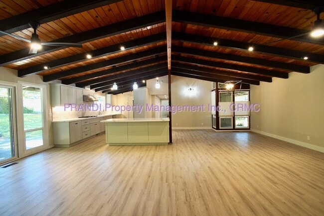 Building Photo - Beautifully Remodeled Corte Madera Home!