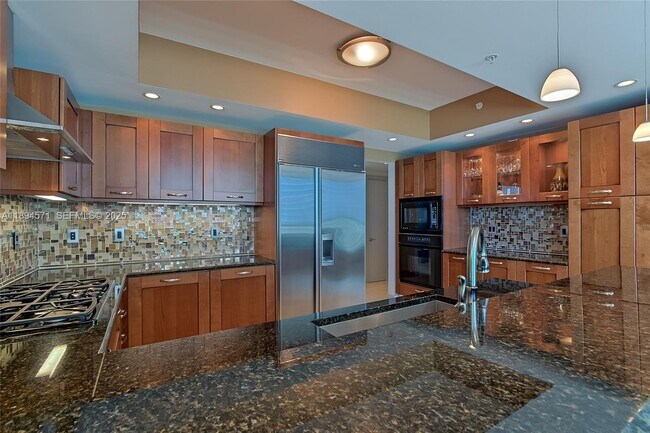 Building Photo - 3535 S Ocean Dr