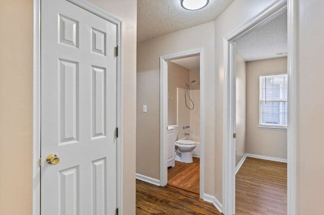 Building Photo - Affordable in the Heart of Jacksonville