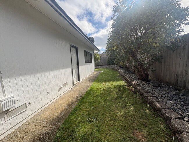 Building Photo - 3 Bed 3 Bath House