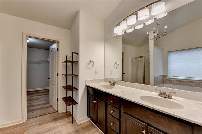 Building Photo - 5013 Groover Dr