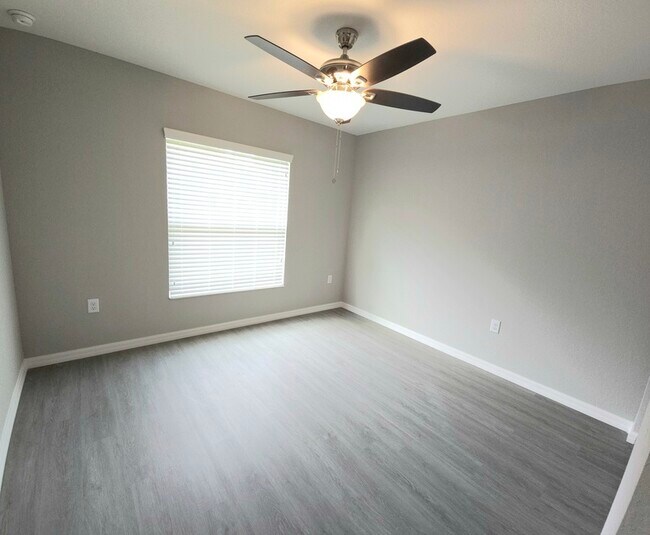 Building Photo - 440 Locust Rd