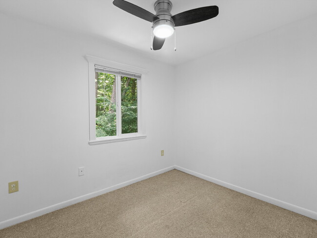 Building Photo - Spacious Reston Townhome in a Prime Centra...