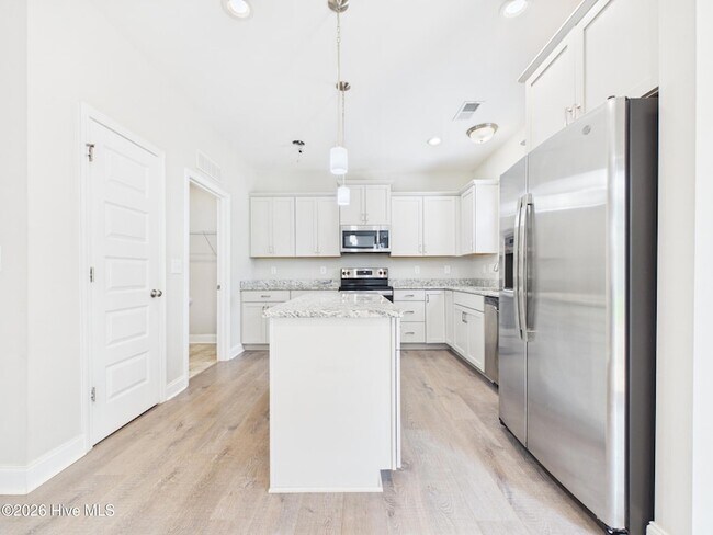 Building Photo - 478 Atwood Dr