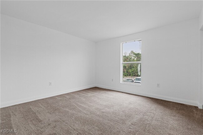 Building Photo - 12658 Kenwood Ln