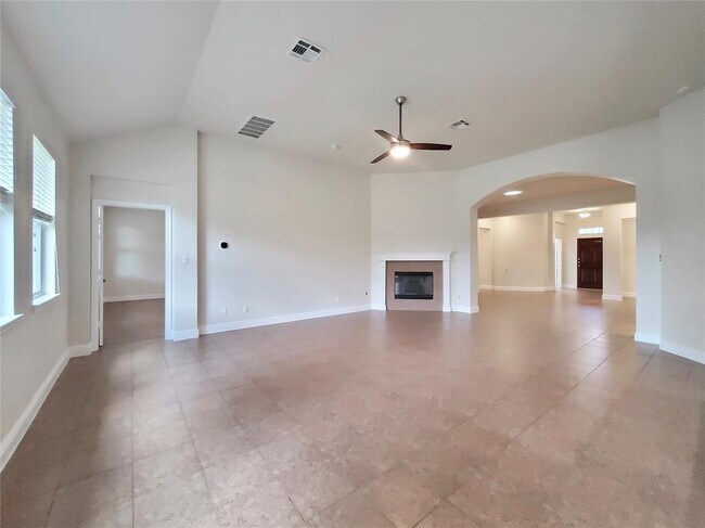 Building Photo - 14829 Fernhill Dr
